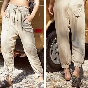 Free People Movement Baggy Smocked Jogger Tan sz. S
